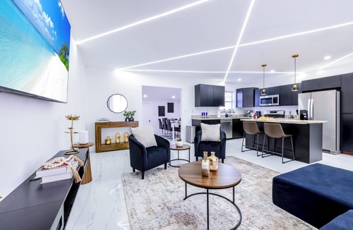 Ives Estates Villa | VIVA MIAMI VILLA 9Beds w Cinema, Disco, Pool, BBQ