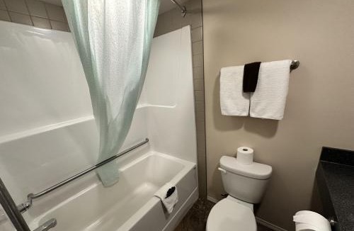 Rocky Mountain House Hotel | Voyageur Motel