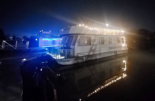 Queensborough Boat Rental | Vrbo Property