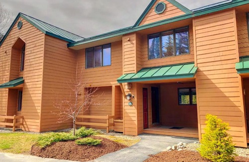 Carroll Villa | W1 Cozy and comfortable Bretton Woods condo with ski slope views fireplace