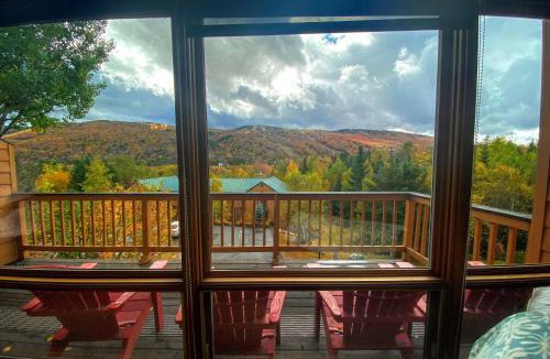 Carroll Villa | W5 AIR CONDITIONED Mount Washington Place townhouse with fireplace air hockey free and fast wifi
