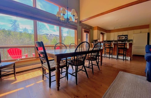 Carroll House | W62 Mount Wash Place Townhome, AC, seasonal views, fireplace, large deck, yard, and ping pong!
