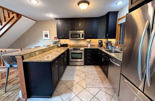 Carroll House | W9 Renovated Bretton Woods condo with great ski slope views, A/C fireplace, 1 minute from skiing!