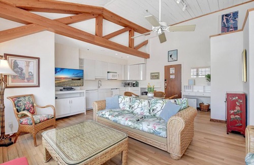 Palm Beach Condo | Walk To Beach! Palm Beach Penthouse Suite 4 Guests