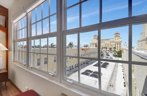 Palm Beach Condo | Walk To Beach! Palm Beach Penthouse Suite 4 Guests