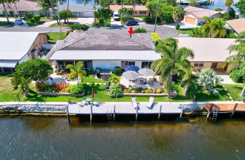 Pompano Beach Villa | Walk to beach & Waterfront Hideaway