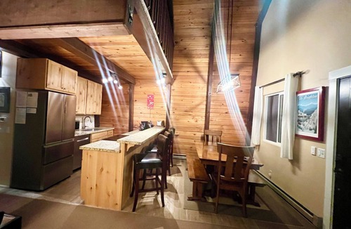 Salt Lake Mountain Resorts Cabin | WALK TO BRIGHTON + PRIVATE HOT TUB + MOUNTAIN VIEW