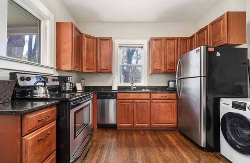 University North House | Walk to CSU | Historical Bungalow w Hot Tub