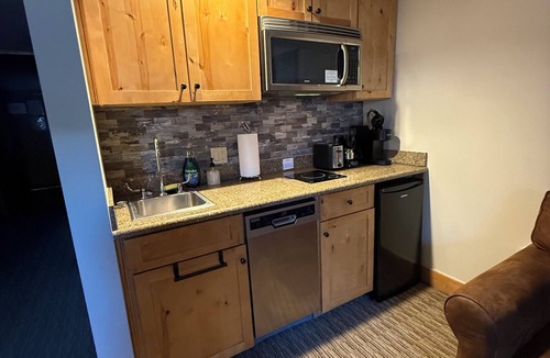 Mount Crested Butte Condo | Walk to lifts, Hot tub, King bed, Pet friendly, Heated pool, Free bus to town
