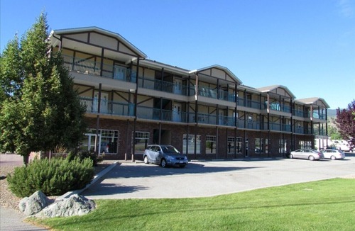 Okanagan-Similkameen Condo | Walk to Skaha Lake Beach and Stay in a Luxury Condo.