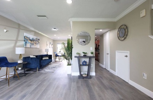 Carol City House | Walk to Stadium - 3BR King Bed Haven - Parking