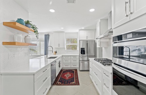 Florida North Atlantic Coast House | WALK TO THE BEACH! Charming 3-bedroom house in North Palm Beach with AC, WiFi
