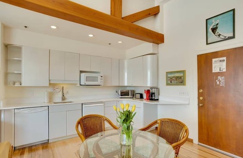 Palm Beach Condo | Walk To the Beach! Palm Beach Penthouse Suite