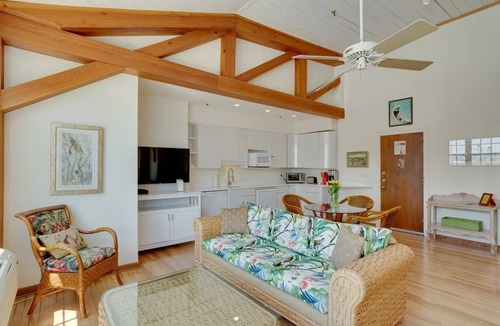 Palm Beach Condo | Walk To the Beach! Palm Beach Penthouse Suite