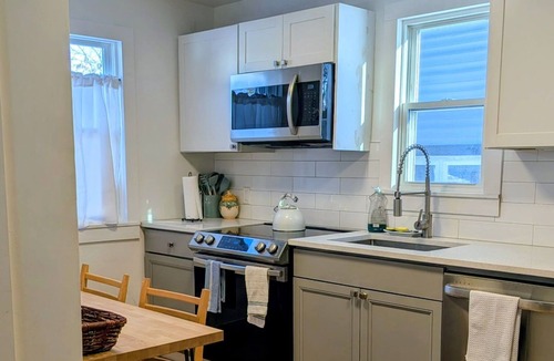 New North End Apartment | Walk to the Lake. Quiet Neighborhood with 2 Comfy Beds