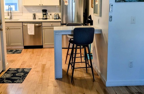 New North End Apartment | Walk to the Lake. Quiet Neighborhood with 2 Comfy Beds