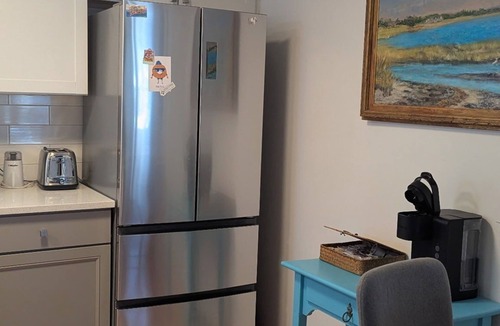 New North End Apartment | Walk to the Lake. Quiet Neighborhood with 2 Comfy Beds