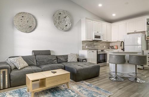 Southside Apartment | Walkable Couple’s Retreat in West Palm Beach!