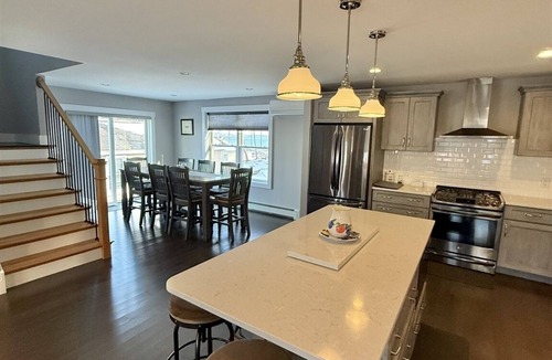 Standish House | WARD'S COVE. 3-bedroom 2.5 bath
