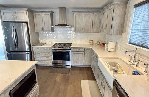 Standish House | WARD'S COVE. 3-bedroom 2.5 bath