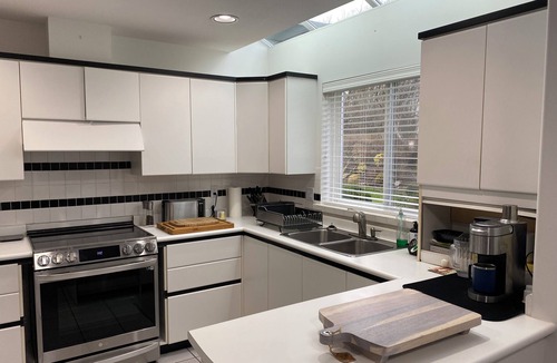 Surrey House | Warm and charming pet friendly home in Crescent Village and steps to the Beach.