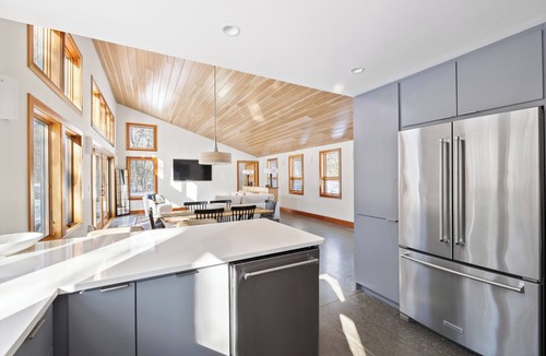 Cape Porpoise House | Warm and Contemporary Cape Porpoise Retreat