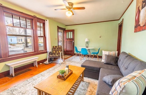Laramie House | Warm and Welcoming 2 Bedroom 2 Blocks from UWYO