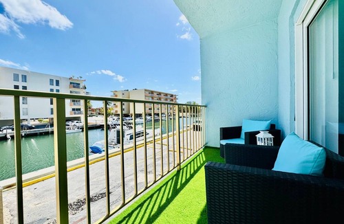 Eastern Shores Apartment | Waterfront 1BR | Parking | Walk to the Beach