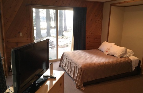 Tomahawk Cottage | Waterfront 2 Bedroom Cottage on Beautiful Lake Nokomis, Tomahawk, WI