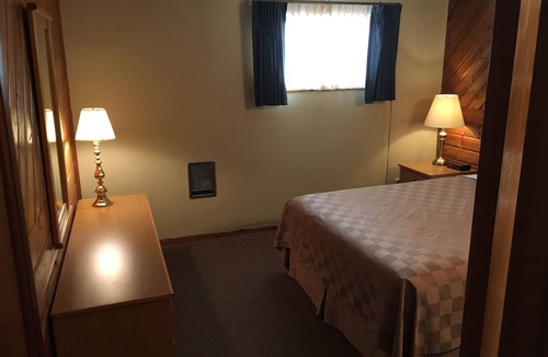 Tomahawk Cottage | Waterfront 2 Bedroom Cottage on Beautiful Lake Nokomis, Tomahawk, WI