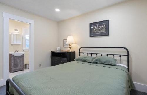 Holderness House | Waterfront 2 bedroom on Squam (unit 12)