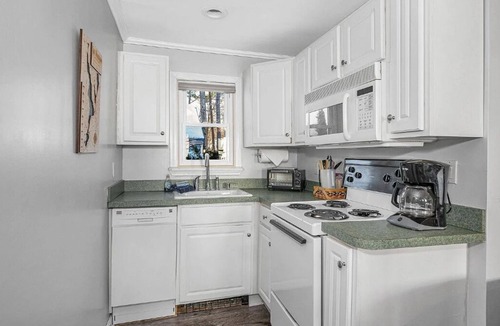 Lochmere Condo | Waterfront 3 bedroom/1 bath condo with WiFi, AC