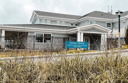 Hyannis Villa | Waterfront 5-Bed 2-Bath Retreat