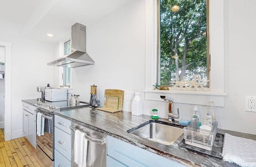 Camden House | Waterfront Duplex, walkable, harbor views, AC, dog friendly