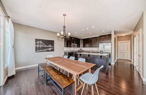Airdrie House | Waterfront | Fireplace | 90 min Banff | AC
