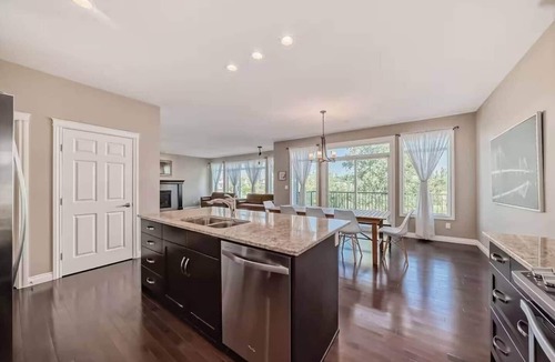 Airdrie House | Waterfront | Fireplace | 90 min Banff | AC