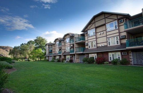 Okanagan-Similkameen Condo | Waterfront ground floor condo with pool