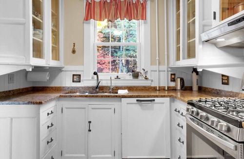 Quechee House | Waterfront House on Dewey Pond, Quechee