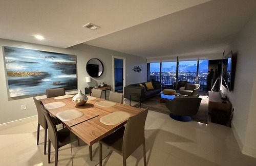 Pinewood Park Condo | Waterfront Intracoastal Condo, Ocean Views, Minutes to Downtown WPB