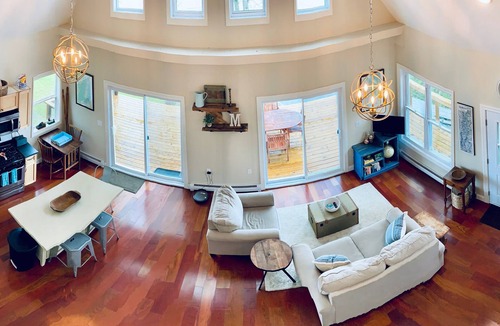 Franklin County House | Waterfront Lake House - built in 2017 on shoreline & dog friendly