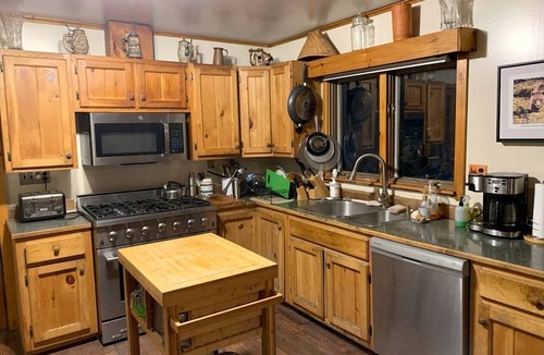 Wilmington Cabin | Waterfront Lodge Ideal for Water Activities in Wilmington, NY