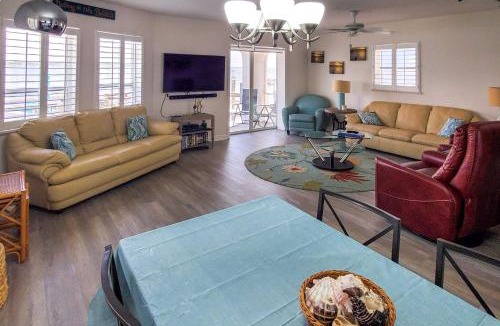 Nettles Island House | Waterfront Nettles Island Beach House: Pool Access