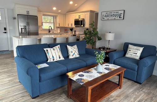 Holland House | Waterfront North Basin Beauty 3-bedroom house totally renovated Holland MA