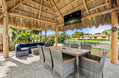 Lake Worth House | Waterfront Oasis w/Pool, Minigolf & TikiHut! Perfect for Families