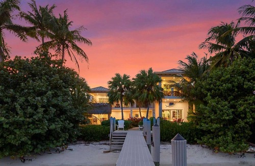 Boynton Beach Villa | Waterfront oasis w/white sand beach, pool & dock minutes to Delray & Palm Beach!