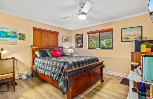 Lake Worth House | Waterfront Room with Private Bathroom Near PBIA & Lake Osborne