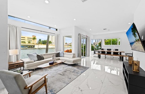 Hollywood Lakes House | Waterfront Villa, Steps to Beach
