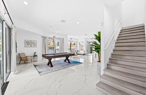 Hollywood Lakes House | Waterfront Villa, Steps to Beach