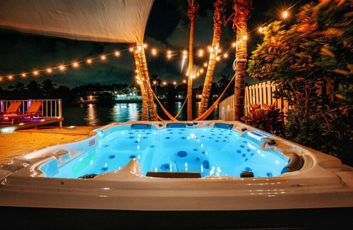 Pembroke Pines Villa | Waterfront Villa BBQ, Pool, Game Room, Cinema and Spa