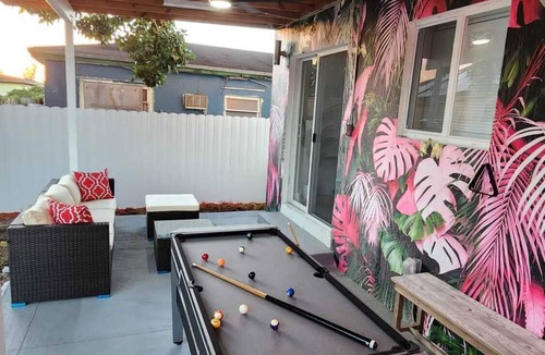 Gladeview House | We are located in the heart of Miami, 10 min away from Downtown, Beaches, M.I.A